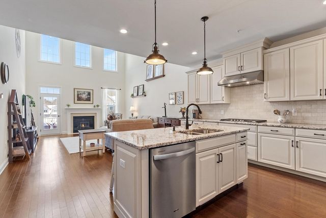 40 Phoebe St 101, Methuen, MA 01844