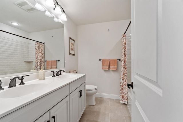 40 Phoebe St 101, Methuen, MA 01844