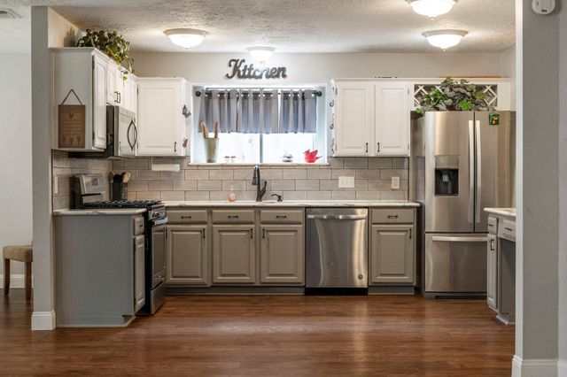 2437 Willow Bend Drive, Richmond, TX 77406