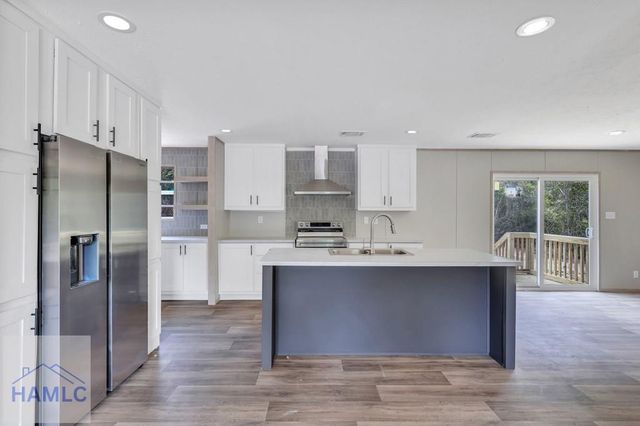 98 St Simons Street, Jesup, GA 31545