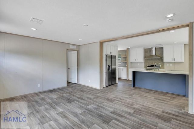 98 St Simons Street, Jesup, GA 31545