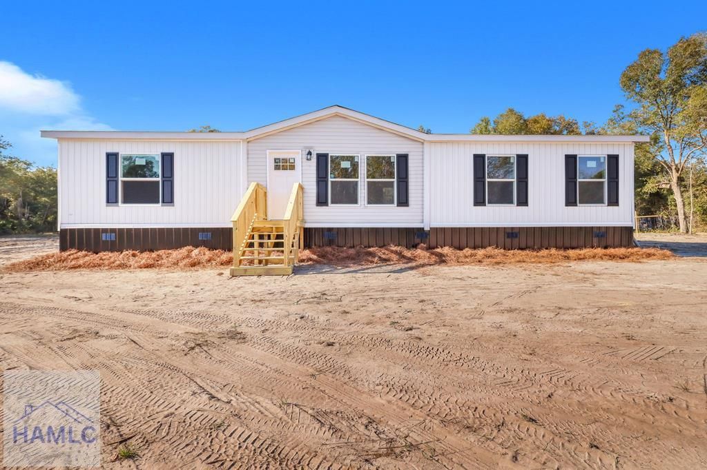 98 St Simons Street, Jesup, GA 31545