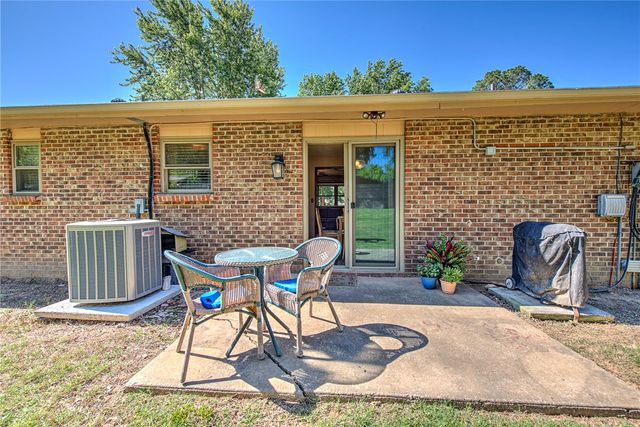 2500 N Jill Circle, Springdale, AR 72762