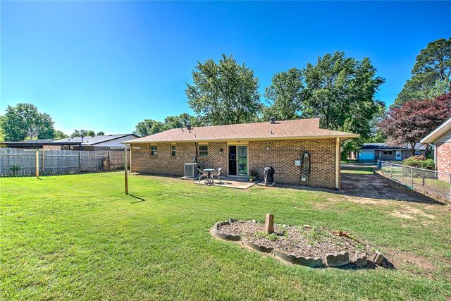 2500 N Jill Circle, Springdale, AR 72762