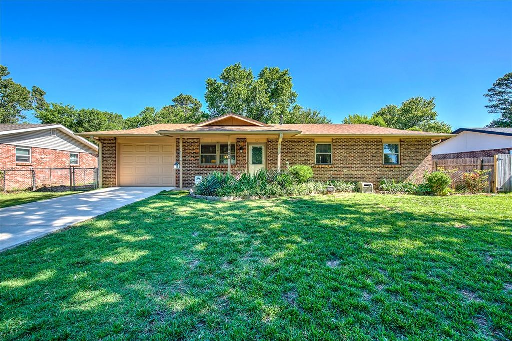 2500 N Jill Circle, Springdale, AR 72762