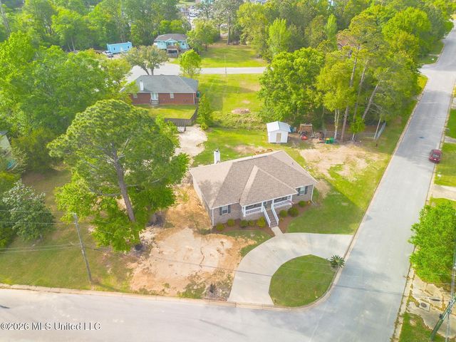 15916 Cottonwood Drive, Biloxi, MS 39532