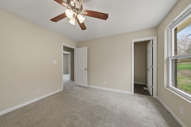 1935 Dinsmore Rd, Clarksville, TN 37040