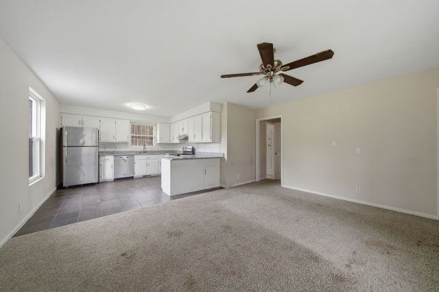 1935 Dinsmore Rd, Clarksville, TN 37040