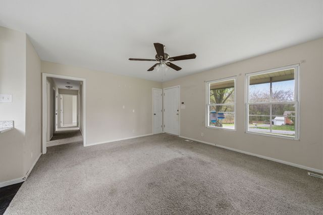 1935 Dinsmore Rd, Clarksville, TN 37040