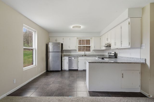 1935 Dinsmore Rd, Clarksville, TN 37040