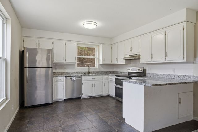 1935 Dinsmore Rd, Clarksville, TN 37040