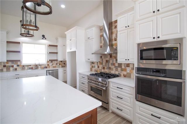 23713 Oak Hill Drive, Edcouch, TX 78538