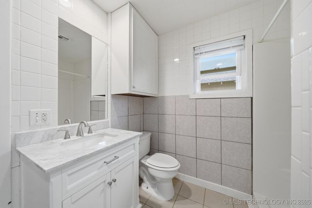 917 S Armstrong Avenue E, Bartlesville, OK 74003