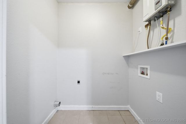 917 S Armstrong Avenue E, Bartlesville, OK 74003