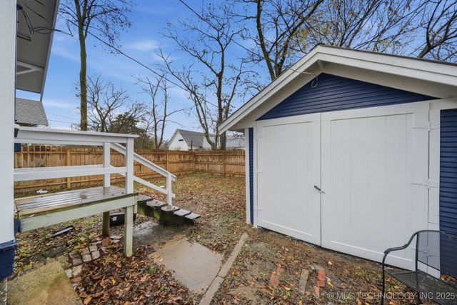 917 S Armstrong Avenue E, Bartlesville, OK 74003