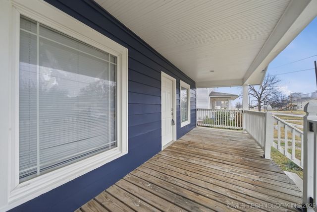 917 S Armstrong Avenue E, Bartlesville, OK 74003