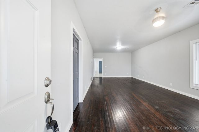 917 S Armstrong Avenue E, Bartlesville, OK 74003