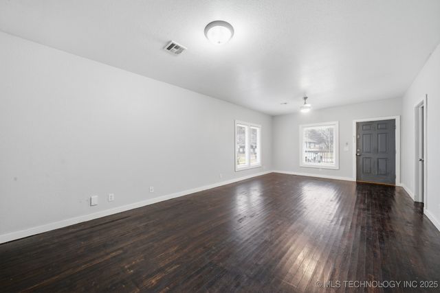 917 S Armstrong Avenue E, Bartlesville, OK 74003