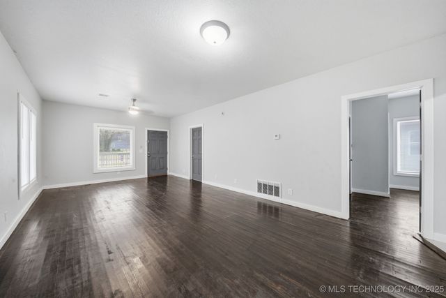 917 S Armstrong Avenue E, Bartlesville, OK 74003