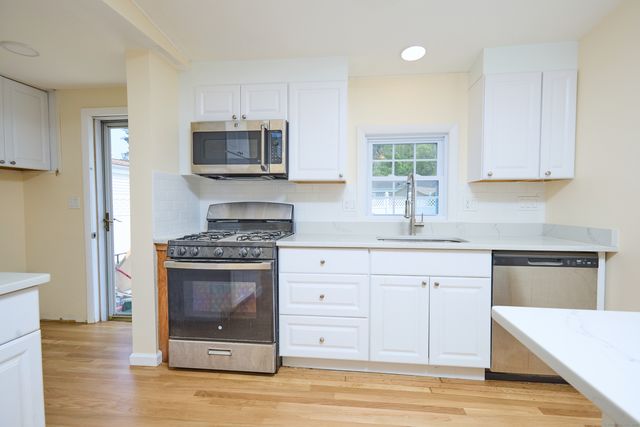 10 Crescent Park Road, Westport, CT 06880