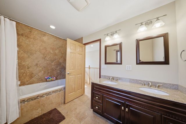 5325 N Meade Avenue, Chicago, IL 60630