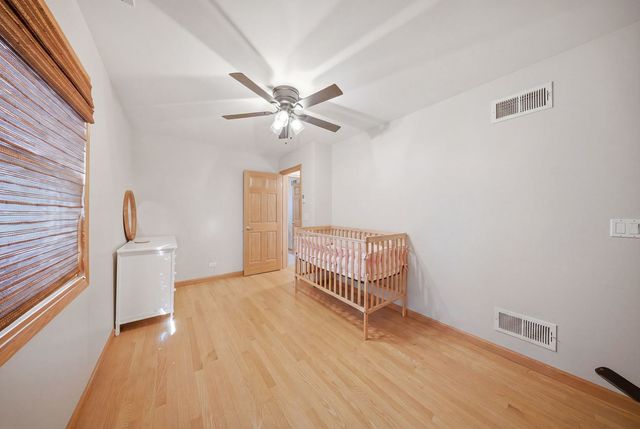 5325 N Meade Avenue, Chicago, IL 60630