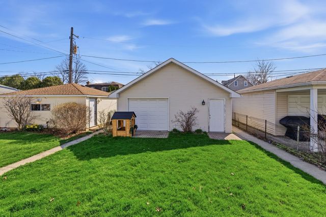 5325 N Meade Avenue, Chicago, IL 60630