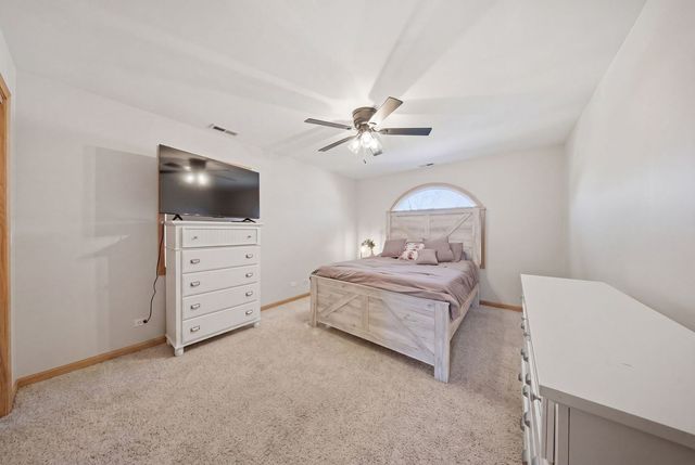 5325 N Meade Avenue, Chicago, IL 60630