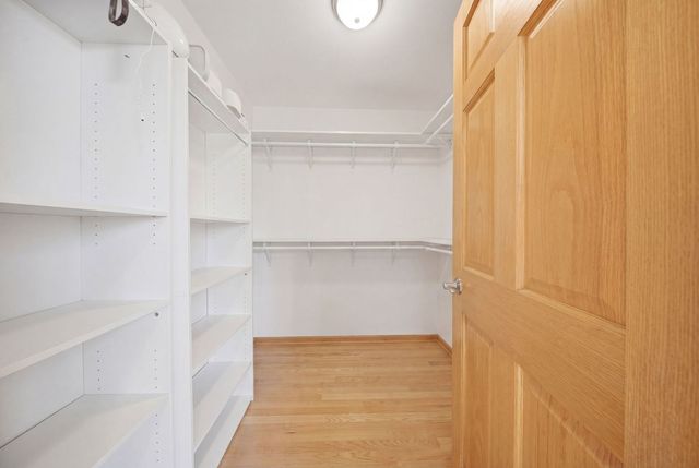 5325 N Meade Avenue, Chicago, IL 60630