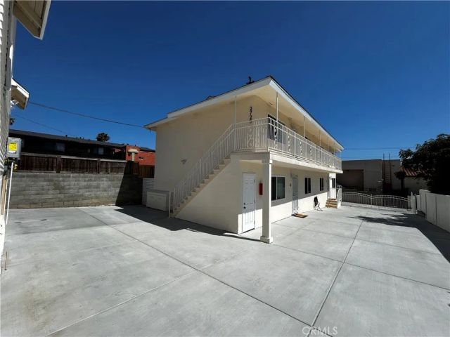 2722 E WALL Street C-D, Signal Hill, CA 90755