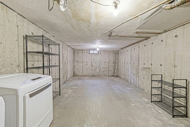 119 Emerson Gardens Rd 119, Lexington, MA 02420