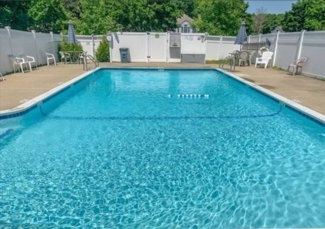 119 Emerson Gardens Rd 119, Lexington, MA 02420