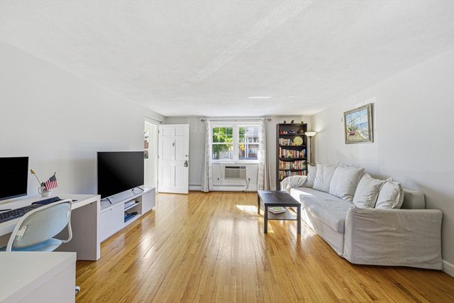 119 Emerson Gardens Rd 119, Lexington, MA 02420