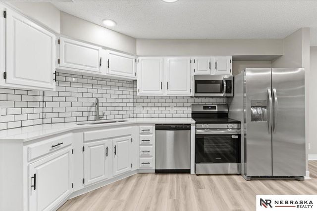 10487 Lawndale Plaza, Omaha, NE 68134