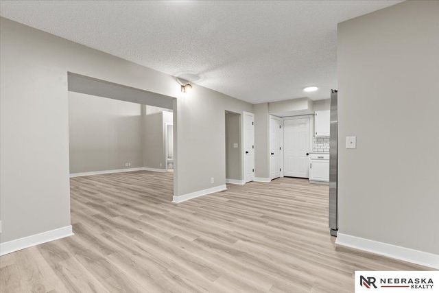 10487 Lawndale Plaza, Omaha, NE 68134