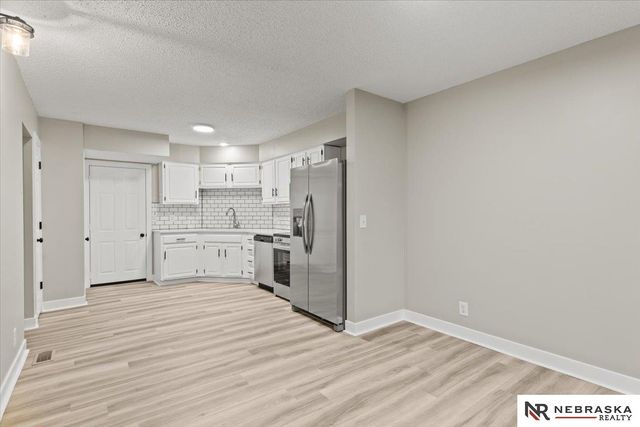 10487 Lawndale Plaza, Omaha, NE 68134