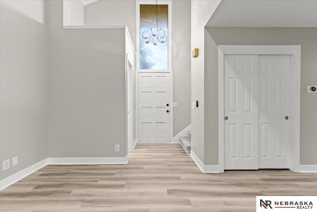 10487 Lawndale Plaza, Omaha, NE 68134