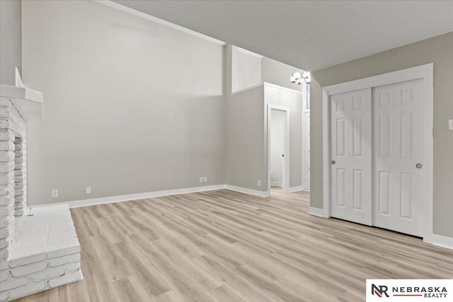 10487 Lawndale Plaza, Omaha, NE 68134