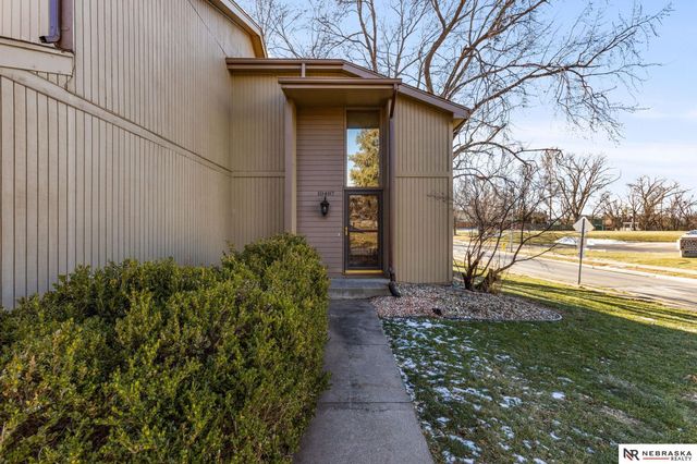 10487 Lawndale Plaza, Omaha, NE 68134