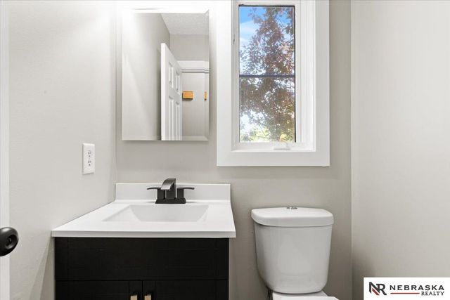 10487 Lawndale Plaza, Omaha, NE 68134