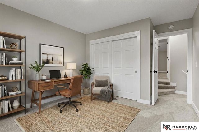 10487 Lawndale Plaza, Omaha, NE 68134