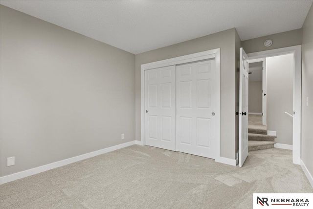 10487 Lawndale Plaza, Omaha, NE 68134