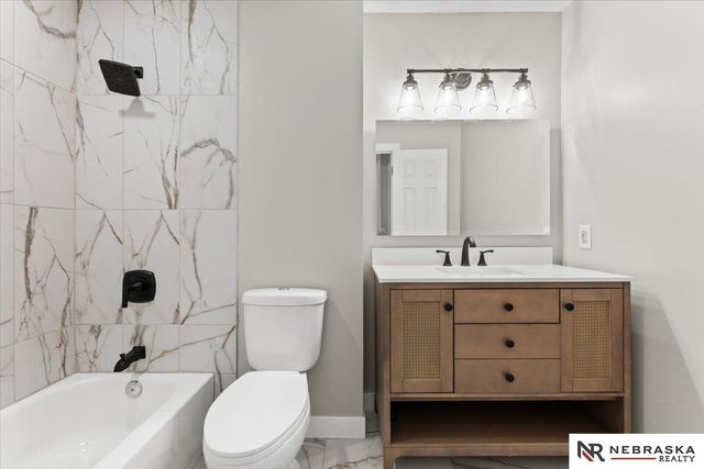 10487 Lawndale Plaza, Omaha, NE 68134