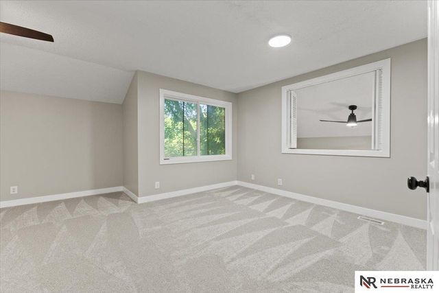 10487 Lawndale Plaza, Omaha, NE 68134