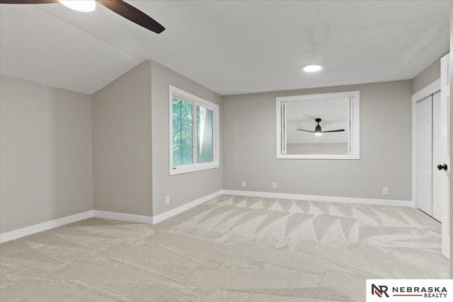 10487 Lawndale Plaza, Omaha, NE 68134