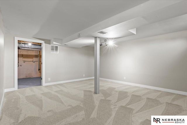 10487 Lawndale Plaza, Omaha, NE 68134