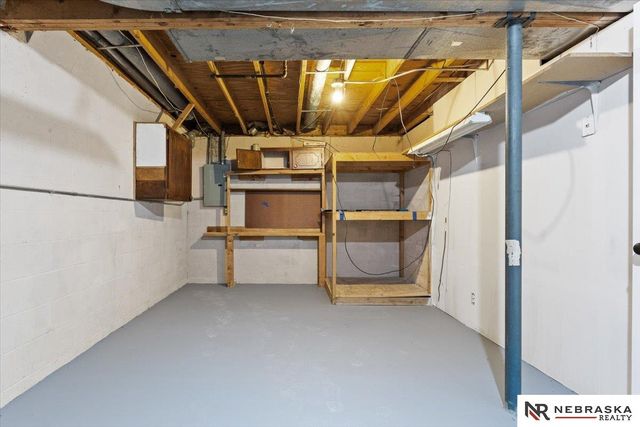 10487 Lawndale Plaza, Omaha, NE 68134