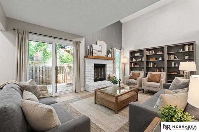 10487 Lawndale Plaza, Omaha, NE 68134