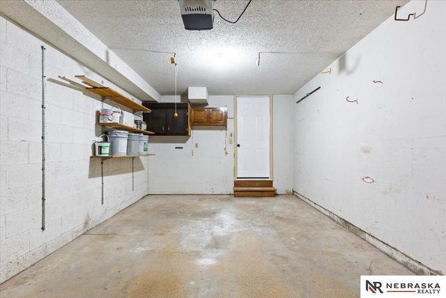 10487 Lawndale Plaza, Omaha, NE 68134