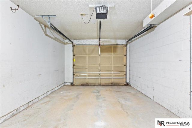 10487 Lawndale Plaza, Omaha, NE 68134